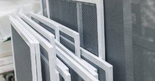 Москитные сетки на пластиковые окна Шумерля купить по цене от 933 руб.
